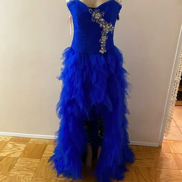 NWT Jovani Stunning Blue Feathered Gown with Silver Embellishments Size 12 (JR) - Picture 2 of 14